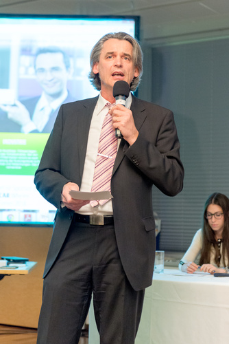 Auf der ordentlichen Hauptversammlung in Wien präsentierte der austro-amerikanische Filterhersteller dexwet International am Freitag seinen neuen Firmenauftritt und seine aktuellen, vielversprechenden Produktentwicklungen für Heizkörper und Automobilindustrie. Vorstand und Aufsichtsrat waren vollständig anwesend, das gut gelaunte und mehrheitlich vertretene Aktionärspublikum erlebte einen leidenschaftlichen Auftritt des Firmengründers. Mit dabei u.a. dexwet-Vorstand Erich Peteln, Clemens Sparowitz und Friedrich Schasché, Aufsichtsräte Ewald Zadradil, Thomas Wally und Robert Socha, Rennauer Motorsport, Autohaus-Chef Toni Ebner. 