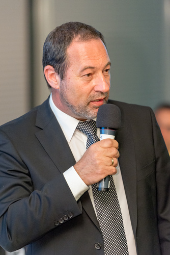 Auf der ordentlichen Hauptversammlung in Wien präsentierte der austro-amerikanische Filterhersteller dexwet International am Freitag seinen neuen Firmenauftritt und seine aktuellen, vielversprechenden Produktentwicklungen für Heizkörper und Automobilindustrie. Vorstand und Aufsichtsrat waren vollständig anwesend, das gut gelaunte und mehrheitlich vertretene Aktionärspublikum erlebte einen leidenschaftlichen Auftritt des Firmengründers. Mit dabei u.a. dexwet-Vorstand Erich Peteln, Clemens Sparowitz und Friedrich Schasché, Aufsichtsräte Ewald Zadradil, Thomas Wally und Robert Socha, Rennauer Motorsport, Autohaus-Chef Toni Ebner. 