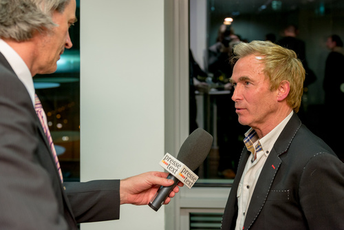 Auf der ordentlichen Hauptversammlung in Wien präsentierte der austro-amerikanische Filterhersteller dexwet International am Freitag seinen neuen Firmenauftritt und seine aktuellen, vielversprechenden Produktentwicklungen für Heizkörper und Automobilindustrie. Vorstand und Aufsichtsrat waren vollständig anwesend, das gut gelaunte und mehrheitlich vertretene Aktionärspublikum erlebte einen leidenschaftlichen Auftritt des Firmengründers. Mit dabei u.a. dexwet-Vorstand Erich Peteln, Clemens Sparowitz und Friedrich Schasché, Aufsichtsräte Ewald Zadradil, Thomas Wally und Robert Socha, Rennauer Motorsport, Autohaus-Chef Toni Ebner. 