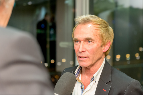 Auf der ordentlichen Hauptversammlung in Wien präsentierte der austro-amerikanische Filterhersteller dexwet International am Freitag seinen neuen Firmenauftritt und seine aktuellen, vielversprechenden Produktentwicklungen für Heizkörper und Automobilindustrie. Vorstand und Aufsichtsrat waren vollständig anwesend, das gut gelaunte und mehrheitlich vertretene Aktionärspublikum erlebte einen leidenschaftlichen Auftritt des Firmengründers. Mit dabei u.a. dexwet-Vorstand Erich Peteln, Clemens Sparowitz und Friedrich Schasché, Aufsichtsräte Ewald Zadradil, Thomas Wally und Robert Socha, Rennauer Motorsport, Autohaus-Chef Toni Ebner. 