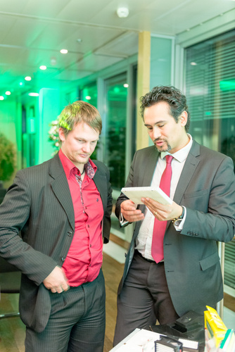 Auf der ordentlichen Hauptversammlung in Wien präsentierte der austro-amerikanische Filterhersteller dexwet International am Freitag seinen neuen Firmenauftritt und seine aktuellen, vielversprechenden Produktentwicklungen für Heizkörper und Automobilindustrie. Vorstand und Aufsichtsrat waren vollständig anwesend, das gut gelaunte und mehrheitlich vertretene Aktionärspublikum erlebte einen leidenschaftlichen Auftritt des Firmengründers. Mit dabei u.a. dexwet-Vorstand Erich Peteln, Clemens Sparowitz und Friedrich Schasché, Aufsichtsräte Ewald Zadradil, Thomas Wally und Robert Socha, Rennauer Motorsport, Autohaus-Chef Toni Ebner. 