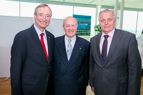 Mit über 350 Festgästen feierte der Malteserbotschafter und Vorsitzende des International Council der Organisation für Internationale Wirtschaftsbeziehungen (OiER), Prof. Günther Granser, seinen 70. Geburtstag in der Wirtschaftskammer Österreich. WKO-Präsident Christoph Leitl würdigte ihn als 