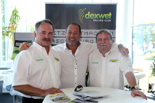 Im Rahmen des alljährlichen Industriemagazin-Autotesttages hat der Filterhersteller dexwet International AG am Dienstag in Teesdorf bei Wien den dexwet Racing Club (DRC) vorgestellt. Der Club soll eine Heimat für interessierte NASCAR-Motorsportfans, Partner und Sponsoren werden. Gemeinsam mit Renauer Motorsport wird dexwet künftig auch Qualifikationstrainings für angehende Autorennfahrer anbieten. Informationen auf www.dexwet.com und racing@dexwet.com Im Bild: DRC-Team mit Sepp Renauer und Erich Peteln.