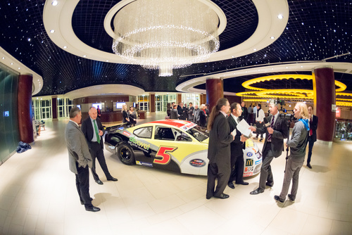 Bei einer Weihnachtsfeier im Magna Racino Ebreichsdorf zog der austro-amerikanische Filterhersteller dexwet International AG Bilanz über das erfolgreiche Jahr 2014 und präsentierte seinen neuen Boliden Mustang V8 für die NASCAR Rennserie 2015. Außerdem feierte das neue Raumluftfiltersystem 