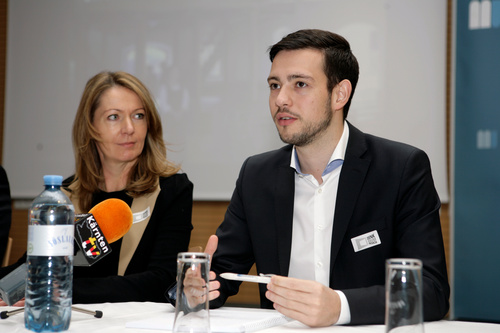 Am 22. Jänner 2015 hat sich der Denk.Raum.Fresach bei einem Pressegespräch in der Alpen-Adria-Universität Klagenfurt der Öffentlichkeit vorgestellt. Der Präsident des Kuratoriums, Hannes Swoboda, informierte über die ersten Maßnahmen, darunter die Veranstaltung der Europäischen Toleranzgespräche am 22. Mai im Bergdorf Fresach. Im Bild: IV-GF Claudia Mischensky und Sebastian Schuschnig.