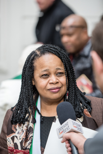 Im Rahmen eines gemeinsamen Literaturprojekts mit dem Österreichischen PEN-Club und der Universität Wien haben sich zwölf arabischen Autorinnen mit dem Buch 