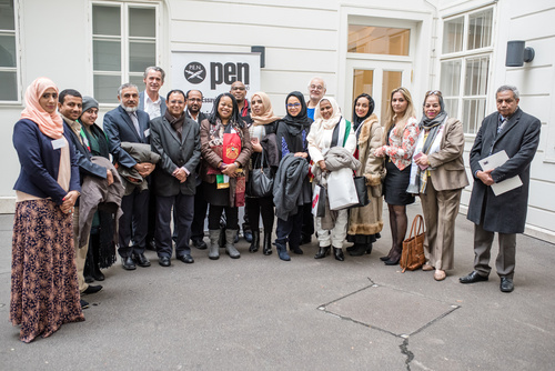 Im Rahmen eines gemeinsamen Literaturprojekts mit dem Österreichischen PEN-Club und der Universität Wien haben sich zwölf arabischen Autorinnen mit dem Buch 