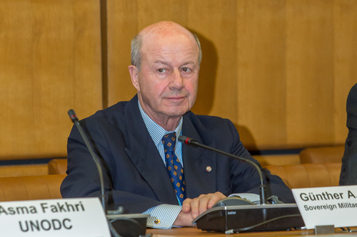 Der Permanente Beobachter des Souveränen Malteser Ordens bei den Vereinten Nationen, Botschafter Günther A. Granser, hat verstärkte Informations- und Aufklärungsaktivitäten seiner Institution zur Bekämpfung des weltweiten Drogenmissbrauchs angekündigt. Zuvor besuchte der Generaldirektor des UN-Büros für Drogen- und Verbrechensbekämpfung, Yuri Fedotov, die Sitzung der Jugend-Initiative, die vom Malteserorden unterstützt wird.