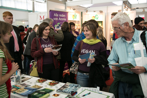 Veggie Planet Messe Salzburg, 2013-03-16; Foto vegan.at/Chris Hofer; Bild zeigt: Stephan Görgl, Heather Mills, Christian Mayer