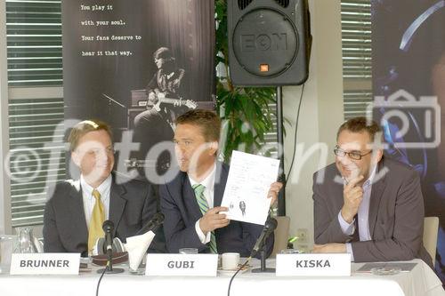 Das weltbekannte österreichische Unternehmen AKG Acoustics auf neuem internationalen Erfolgskurs. Bild v.l. Wolfgang Brunner(Marketing Manager AKG); Stefan Gubi(Geschäftsführer AKG); Gerald Kiska(Designer AKG - Kiska GmbH)                               