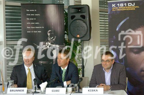 Das weltbekannte österreichische Unternehmen AKG Acoustics auf neuem internationalen Erfolgskurs. Bild v.l. Wolfgang Brunner(Marketing Manager AKG); Stefan Gubi(Geschäftsführer AKG); Gerald Kiska(Designer AKG - Kiska GmbH)                               