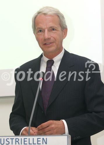 (C) Anna Rauchenberger - Wien 29.05.2007 - AT Kearney in Kooperation mit der Industriellen Vereinigung veranstaltete heute im Haus der Industrie einen Business-Lunch zum Thema 'Wachsen in Nischen'. FOTO: Dr. Robert Kremlicka (Vice President und Geschäftsführer, A.T. Kearney Ges.m.b.H.).