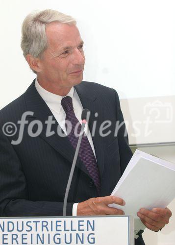 (C) Anna Rauchenberger - Wien 29.05.2007 - AT Kearney in Kooperation mit der Industriellen Vereinigung veranstaltete heute im Haus der Industrie einen Business-Lunch zum Thema 'Wachsen in Nischen'. FOTO: Dr. Robert Kremlicka (Vice President und Geschäftsführer, A.T. Kearney Ges.m.b.H.).