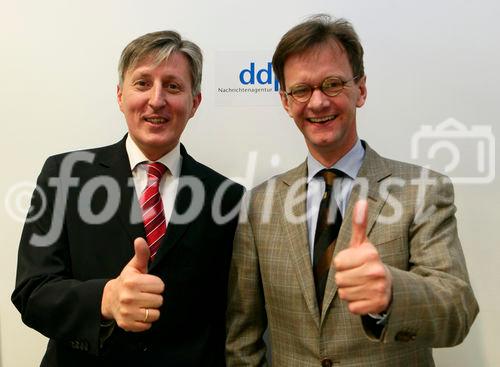 (C) Fotodienst/ddp - Berlin - Vertragsunterzeichnung zum Joint Venture zwischen ddp und pressetext: Foto v.l.: Dr. Franz Temmel, (Geschäftsführer pressetext), Dr. Mathias Schulze( Geschäftsführer ddp).