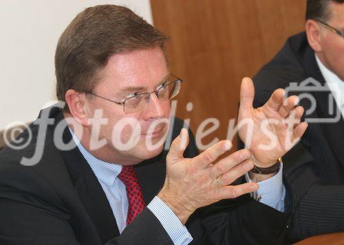 (C) fotodienst/Anna Rauchenberger - Wien 14.02.2007  - Das Geschäftsjahr 2006 brachte der Constantia Privatbank das bisher beste  Geschäftsjahr ihrer Unternehmensgeschichte. FOTO: Karl Petrikovics (Vorstandsvorsitzender Constantia Privatbank).