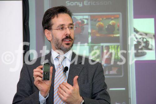 (C) fotodienst/Anna Rauchenberger - Wien 07.02.2007  - Sony Ericsson stellt die neuesten Produkte vor. FOTO: Andreas Burtscher (Product Marketing Mgr. Austria).