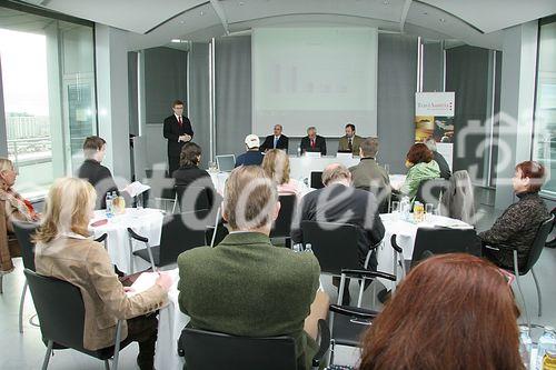 (C) fotodienst/Anna Rauchenberger - Wien 09.01.2007  - Unternehmen feiert 20-Jahr-Jubiläum mit gutem Geschäftsergebnis. FOTO Podium v.l.: Alexander Klaus (Leiter Geschäftsfelder Reservierungs- & Inventarsysteme), Bernhard Wegscheider (GF TraviAustria), Prok. Ing. Hans Wildauer (Leiter Geschäftsfeld IT-Dienstleistungen).