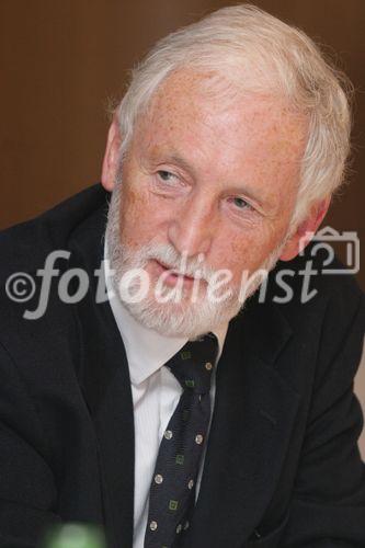 (C) fotodienst/Anna Rauchenberger - Wien 15.11.2006  - Nanotechnologie in Österreich: Schon bald soll Nanotechnologie, die Wissenschaft und Technologie auf atomarer beziehungsweise molekularer Ebene, unseren Alltag verändern. FOTO : Dr. Hans Löschner (CTO/Marketing, IMS Nanofabrication GmbH).