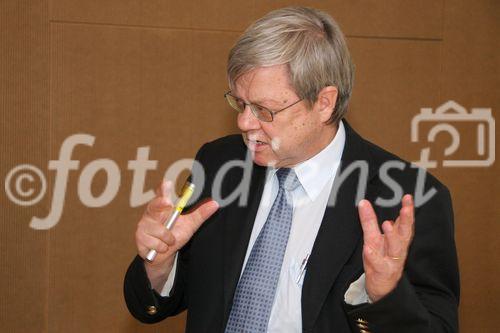 (C) fotodienst/Anna Rauchenberger - Wien 15.11.2006  - Nanotechnologie in Österreich: Schon bald soll Nanotechnologie, die Wissenschaft und Technologie auf atomarer beziehungsweise molekularer Ebene, unseren Alltag verändern. FOTO: Prof. Dipl.-Phys. Dr. med. habil Dieter Falkenhagen (Head of the Department of Environmental and Medical Sciences, Head of the Center of Biomedical Technology, DonauUniversität Krems).