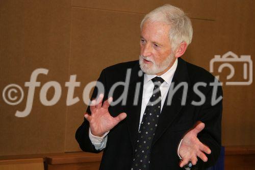 (C) fotodienst/Anna Rauchenberger - Wien 15.11.2006  - Nanotechnologie in Österreich: Schon bald soll Nanotechnologie, die Wissenschaft und Technologie auf atomarer beziehungsweise molekularer Ebene, unseren Alltag verändern. FOTO : Dr. Hans Löschner (CTO/Marketing, IMS Nanofabrication GmbH).