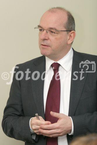 (C) fotodienst/Anna Rauchenberger - Wien 31.10.2006 - Investitionen in die Rheumatherapie sind eine volkswirtschaftliche Notwendigkeit. Österreischische Rheumatologen erfassen erstmals Kosten der Rheumatherapie. FOTO: Dr. Walter Wintersberger (Spectra MarktforschungsgesmbH).