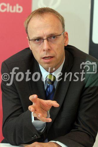 (C) fotodienst/Anna Rauchenberger - Wien 30.10.2006 - Besonders ältere Menschen leiden häufig an chronischen Schmerzen. FOTO: Prim. Univ.-Prof. Dr. Michael Bach (Präsident elct der ÖSG, Abt. für Psychiatrie, LKH Steyr).