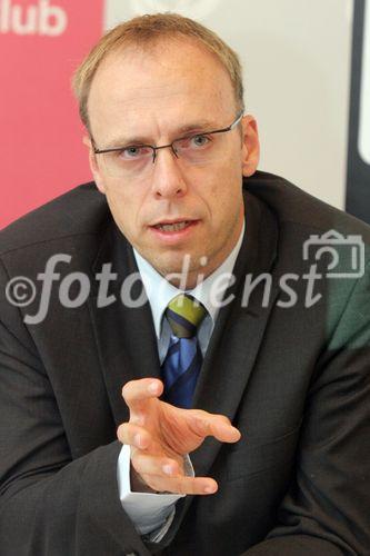 (C) fotodienst/Anna Rauchenberger - Wien 30.10.2006 - Besonders ältere Menschen leiden häufig an chronischen Schmerzen. FOTO: Prim. Univ.-Prof. Dr. Michael Bach (Präsident elct der ÖSG, Abt. für Psychiatrie, LKH Steyr).