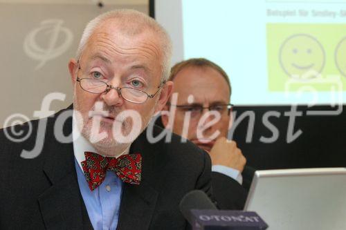 (C) fotodienst/Anna Rauchenberger - Wien 30.10.2006 - Besonders ältere Menschen leiden häufig an chronischen Schmerzen. FOTO v.l.: O. Prim. Univ.-Prof. Dr. Wilfried Ilias (Abt. für Anästhesie, KH der Barmherzigen Brüder, Wien), Prim. Univ.-Prof. Dr. Michael Bach (Präsident elct der ÖSG, Abt. für Psychiatrie, LKH Steyr).