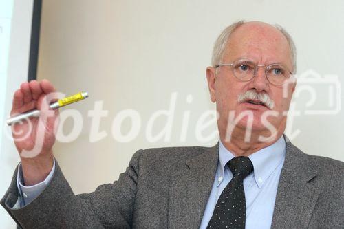 (C) fotodienst/Anna Rauchenberger - Wien 30.10.2006 - Besonders ältere Menschen leiden häufig an chronischen Schmerzen. FOTO: Prof. Dr. Björn Lemmer (Institut für Pharmakologie & Toxikologie, Universität Heidelberg).