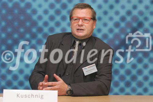 (C) fotodienst/Anna Rauchenberger - Wien 09.10.2006 - Länderübergreifende EU-Forschung zur Erhaltung wertvoller Trinkwassergebiete. FOTO: Dr. Gerhard Kuschnig (Koordinator KATER-Konferenz).