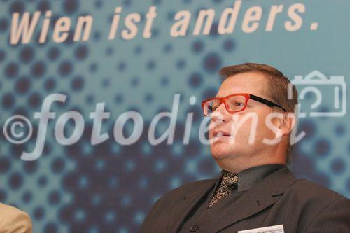 (C) fotodienst/Anna Rauchenberger - Wien 09.10.2006 - Länderübergreifende EU-Forschung zur Erhaltung wertvoller Trinkwassergebiete. FOTO: Dr. Gerhard Kuschnig (Koordinator KATER-Konferenz).