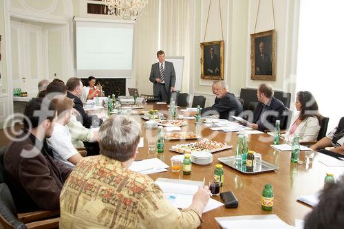 (C) fotodienst/Anna Rauchenberger - Wien 07.09.2006 - Verstärkter Einsatz der Automatisierung soll zu Kostenreduktion führen. FOTO: Ing. Wolfgang Keiner (GF Festo Ges.m.b.H).