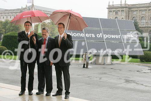 (C) fotodienst/Anna Rauchenberger - Wien 31.08.2006 - Die Zukunft der Photovoltaik - Chancen für Forschung und Wirtschaft in Österreich. FOTO v.l.: Hubert Fechner (arsenal research), Winfried Hoffmann ( Präsident von EPIA - European Photovoltaic Industry Association), Gerhard Fallent (GF Photovoltaic Austria). 