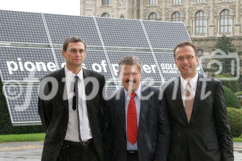 (C) fotodienst/Anna Rauchenberger - Wien 31.08.2006 - Die Zukunft der Photovoltaik - Chancen für Forschung und Wirtschaft in Österreich. FOTO v.l.: Hubert Fechner (arsenal research), Winfried Hoffmann ( Präsident von EPIA - European Photovoltaic Industry Association), Gerhard Fallent (GF Photovoltaic Austria). 