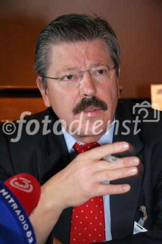 (C) fotodienst/Anna Rauchenberger - Wien 31.08.2006 - Die Zukunft der Photovoltaik - Chancen für Forschung und Wirtschaft in Österreich. FOTO: Winfried Hoffmann ( Präsident von EPIA - European Photovoltaic Industry Association).