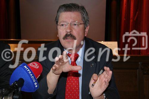 (C) fotodienst/Anna Rauchenberger - Wien 31.08.2006 - Die Zukunft der Photovoltaik - Chancen für Forschung und Wirtschaft in Österreich. FOTO: Winfried Hoffmann ( Präsident von EPIA - European Photovoltaic Industry Association).