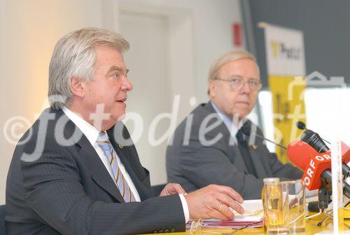 (c) Fotodienst / Gebhart - Österreichische Post mit starkem Halbjahresergebnis 2006 - Foto: Dr. Anton Wais (Generaldirektor, Vorstandsvorsitzender), Mag. Dr. Rudolf Jettmar (Generaldirektor-Stellvertreter).