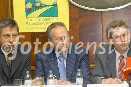 Die Landwirtschaftskammer Österreich sowie der Österreichische Biomasse-Verband präsentieren ein Markteinführungskonzept für einen neuen Treibstoff.  Foto v.l: Dr. Peter Seidinger (OMV), Dir.Ing.Mag. Helmut Miksits (Fachverband Gas Wärme, Wien Energie Gasnetz GmbH), Martin Preineder (Abgeordneter zum Nationalrat, Landwirtschaftskammer Österreich)