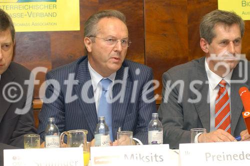 Die Landwirtschaftskammer Österreich sowie der Österreichische Biomasse-Verband präsentieren ein Markteinführungskonzept für einen neuen Treibstoff.  Foto v.l: Dr. Peter Seidinger (OMV), Dir.Ing.Mag. Helmut Miksits (Fachverband Gas Wärme, Wien Energie Gasnetz GmbH), Martin Preineder (Abgeordneter zum Nationalrat, Landwirtschaftskammer Österreich)