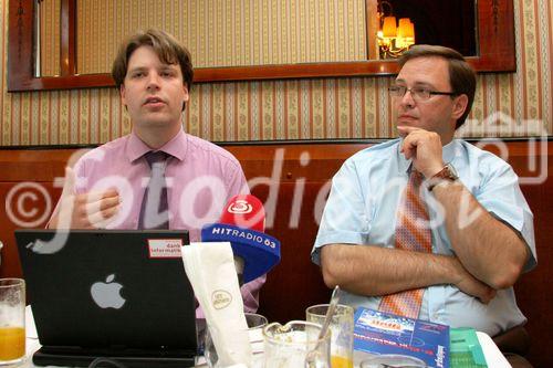 (C) fotodienst/Anna Rauchenberger - Wien 19.07.2006 - E-Voting.CC - Kompetenzzentrum für Elektronische Wahlen und Partizipation: The 2nd International Workshop on Electronic Voting 2006. FOTO v.l.: Robert Krimmer (Forscher, Consultant und Gründer des Kompetenzzentrums E-Voting.CC) und Christian Rupp (Exekutivsekretär, E-Government des Bundes, Bundeskanzleramt).