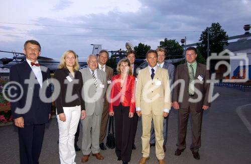 Die Kärnten-Delegation in Speyer (v.l.n.r.): Friedrich Schmiedl (Austrian Business Agency), Entwicklungsagentur-Geschäftsführerin Sabrina Schütz, Matthias Enzenhofer (AWS AG), KPMG-Wirtschaftstreuhänder Josef Weinländer, die österreichische Handelsdelegiert in Frankurt Christiane Zwettler, Stefan Schimeon (Tubex AG), LH Jörg Haider, Manfred Geiger (BKS Bank) und Anton Aschbacher (Astra Software). 