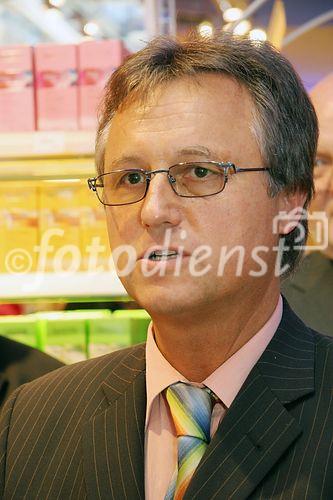 (C) fotodienst/Anna Rauchenberger - Wien 14.06.2006 - Rund 9000 Komplettversorger-Produkte, vom Frischobst übers Fleisch bis zu Kosmetika und Hygiene. Unter dem Motto 