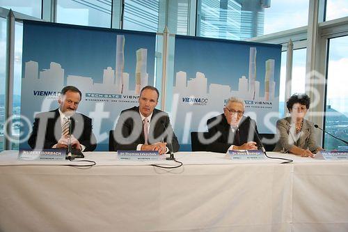 (C) fotodienst/Anna Rauchenberger - Wien 01.06.2006 - Vienna DC feiert 10-jähriges Jubiläum mit der Eröffnung des Tech Gate Towers und präsentiert erstmalig Wiens neue Skyline. FOTO v.l.: Hubert Gorbach (BM VIT), DI Thomas Jakoubek (Bauingenieur und Raumplaner, Vorstand der Wiener Entwicklungsgesellschaft für den Donauraum AG, GF der Immobilien Holding GmbH, GF der BAI, GF Tech Gate Vienna Wissenschafts- und Technologiepark GmbH), Dr. Henry Kissinger (Ex-US-Außenminister und Friedensnobelpreisträger), DDr. Regina Prehofer (Mitglied des Vorstandes BA CA AG).