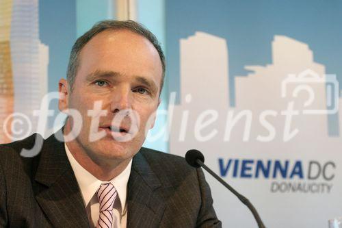 (C) fotodienst/Anna Rauchenberger - Wien 01.06.2006 - Vienna DC feiert 10-jähriges Jubiläum mit der Eröffnung des Tech Gate Towers und präsentiert erstmalig Wiens neue Skyline. FOTO: DI Thomas Jakoubek (Bauingenieur und Raumplaner, Vorstand der Wiener Entwicklungsgesellschaft für den Donauraum AG, GF der Immobilien Holding GmbH, GF der BAI, GF Tech Gate Vienna Wissenschafts- und Technologiepark GmbH).