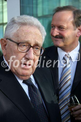 (C) fotodienst/Anna Rauchenberger - Wien 01.06.2006 - Vienna DC feiert 10-jähriges Jubiläum mit der Eröffnung des Tech Gate Towers und präsentiert erstmalig Wiens neue Skyline. FOTO: Dr. Henry Kissinger (Ex-US-Außenminister und Friedensnobelpreisträger) und Hubert Gorbach (BM VIT).