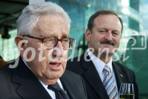 (C) fotodienst/Anna Rauchenberger - Wien 01.06.2006 - Vienna DC feiert 10-jähriges Jubiläum mit der Eröffnung des Tech Gate Towers und präsentiert erstmalig Wiens neue Skyline. FOTO: Dr. Henry Kissinger (Ex-US-Außenminister und Friedensnobelpreisträger) und Hubert Gorbach (BM VIT).