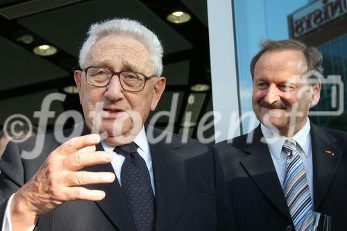 (C) fotodienst/Anna Rauchenberger - Wien 01.06.2006 - Vienna DC feiert 10-jähriges Jubiläum mit der Eröffnung des Tech Gate Towers und präsentiert erstmalig Wiens neue Skyline. FOTO: Dr. Henry Kissinger (Ex-US-Außenminister und Friedensnobelpreisträger) und Hubert Gorbach (BM VIT).