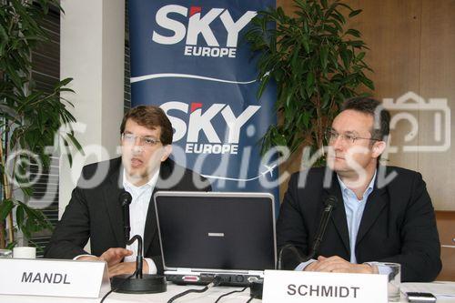 (C) fotodienst/Anna Rauchenberger - Wien 26.05.2006 - SkyEurope konnte die Zahl der Passagiere um 52,8% steigern. FOTO: Christian Mandl (CEO SkyEurope) und Erhard Schmidt (CFO SkyEurope).