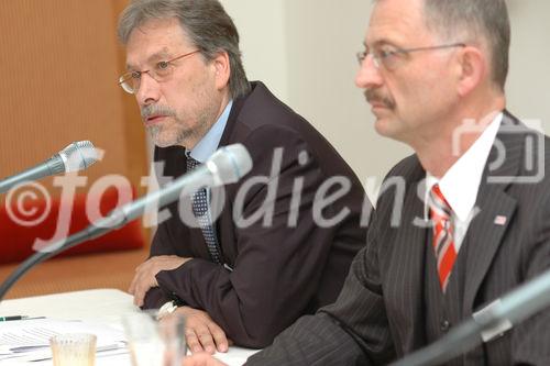 (c) Fotodienst / Daniel K. Gebhart - Robert Bosch AG Österreich: 19 % Umsatzwachstum bringt Investitionsschub - FOTO: v.l. Robert Kordik (Geschäftsführer Buderus Austria Heiztechnik GmbH), Karl Strobel (Alleinvorstand der Robert Bosch AG Wien)