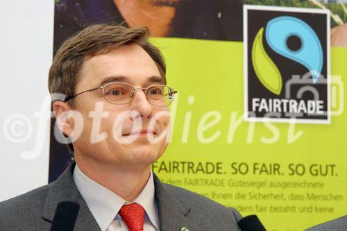 (C) fotodienst/Anna Rauchenberger - Wien 10.05.2006 - Europaweit liegt FAIRTRADE stark im Trend. Die Verkäufe von Produkten mit dem FAIRTRADE Gütezeichen sind in den letzten beiden Jahren im Schnitt um rund 49% gewachsen. FOTO: Georg Gruber (GF FAIRTRADE Österreich).